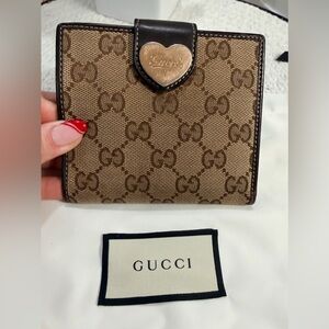 Gucci Wallet GG canvas leather beige bifold wallet. Authentic, with dust bag!